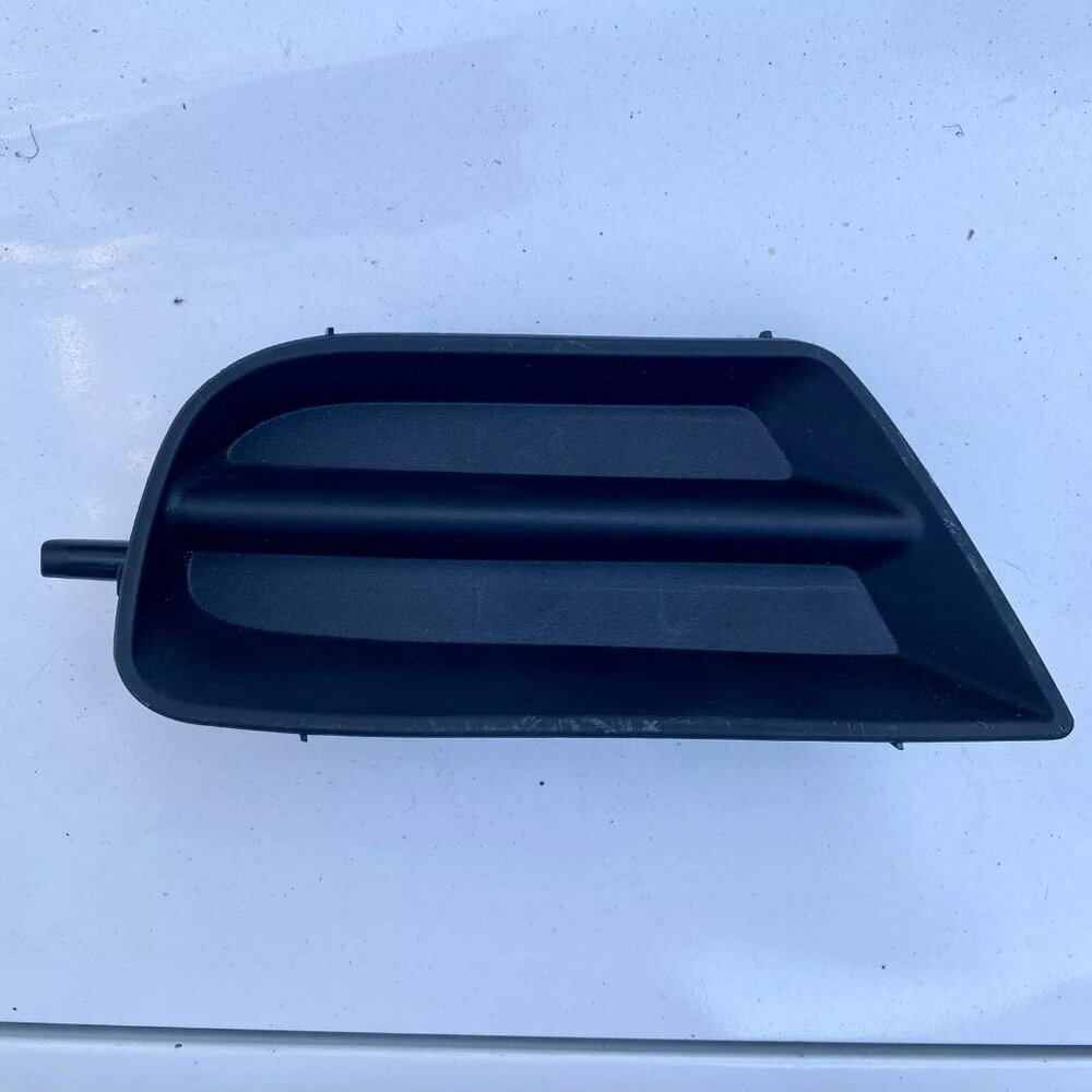 1998-03 TOYOTA SIENNA LEFT DRIVER SIDE (LH) FOG LIGHT HOLE COVER BLK — NEW